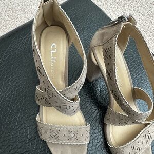 CL by Laundry Women's Gray Sandals